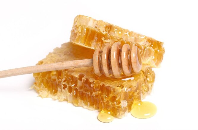Чи можна їсти мед із сотами?  Звичайно ж!  Так навіть корисніше